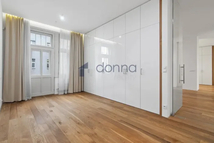 Pronájem bytu 3+kk, Praha, Laubova, 109 m2