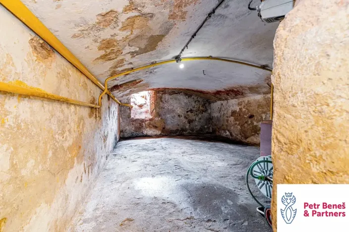 Prodej obchodního prostoru, Rakovník, Husovo náměstí, 622 m2