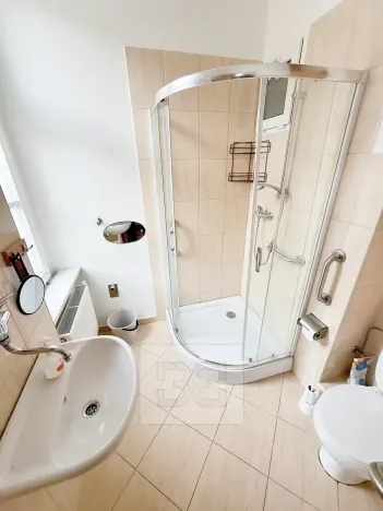 Pronájem bytu 2+kk, Praha - Malá Strana, Petřínská, 38 m2