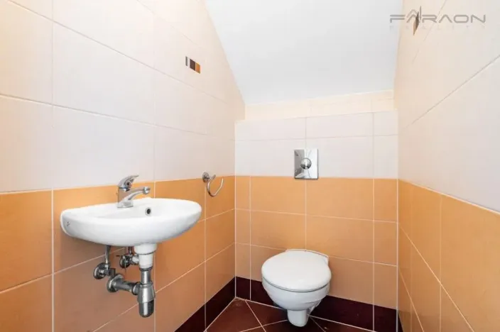 Pronájem rodinného domu, Praha - Březiněves, V pěšinkách, 195 m2