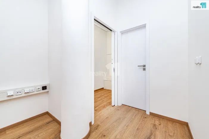 Pronájem kanceláře, Praha - Vršovice, Smolenská, 46 m2