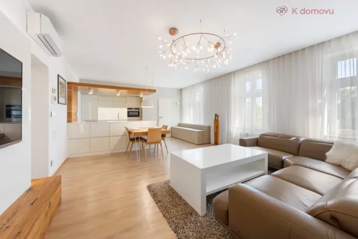 Pronájem bytu 2+kk, Uherské Hradiště, náměstí Míru, 90 m2