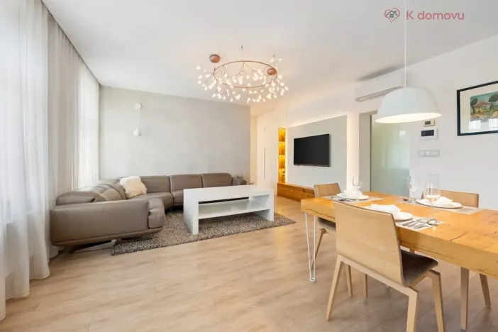 Pronájem bytu 2+kk, Uherské Hradiště, náměstí Míru, 90 m2