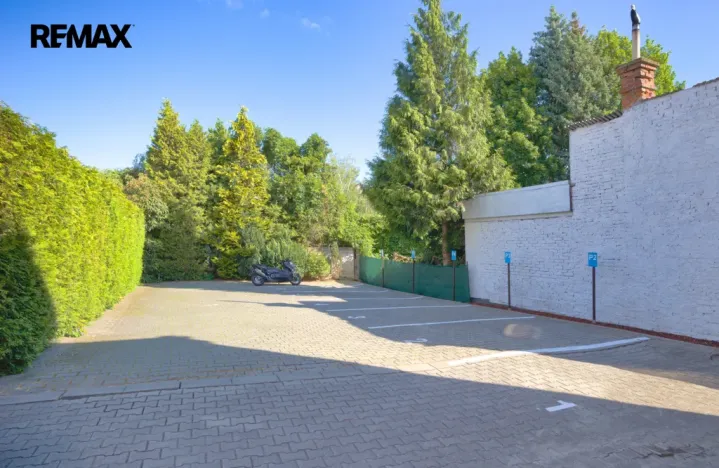 Pronájem garážového stání, Zlín, Santražiny, 12 m2