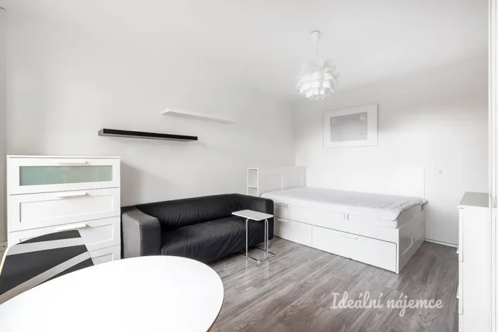 Pronájem bytu 1+kk, Praha - Krč, V Štíhlách, 34 m2