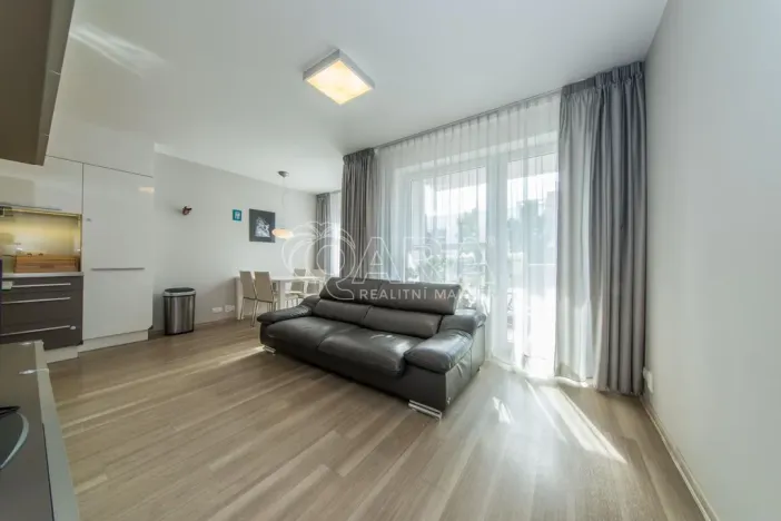 Pronájem bytu 3+kk, Hradec Králové - Nový Hradec Králové, Rybova, 74 m2