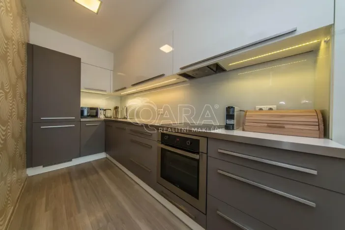 Pronájem bytu 3+kk, Hradec Králové - Nový Hradec Králové, Rybova, 74 m2