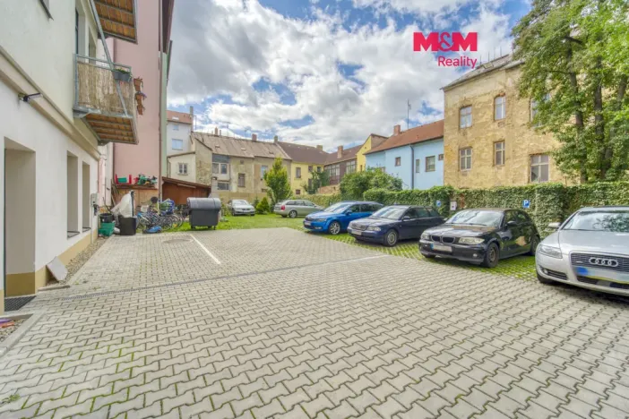 Pronájem garážového stání, Plzeň - Jižní Předměstí, Karlova, 15 m2