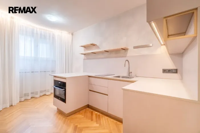 Pronájem bytu 1+kk, Praha - Vinohrady, Lucemburská, 25 m2