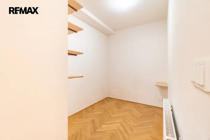 Pronájem bytu 1+kk, Praha - Vinohrady, Lucemburská, 25 m2