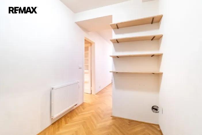 Pronájem bytu 1+kk, Praha - Vinohrady, Lucemburská, 25 m2