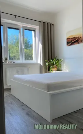 Pronájem bytu 2+kk, Praha - Ruzyně, Karlovarská, 41 m2