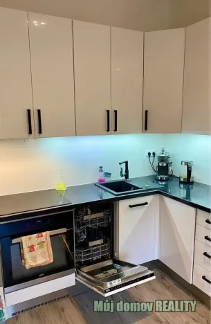 Pronájem bytu 2+kk, Praha - Ruzyně, Karlovarská, 41 m2