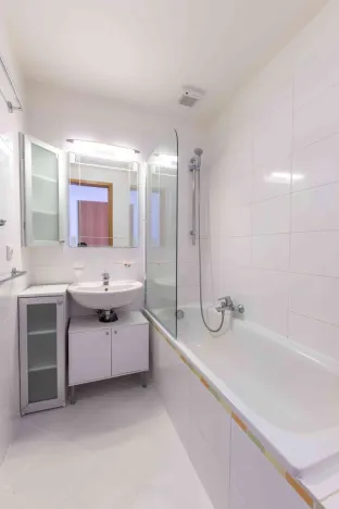 Pronájem bytu 3+kk, Praha - Prosek, Valečovská, 69 m2