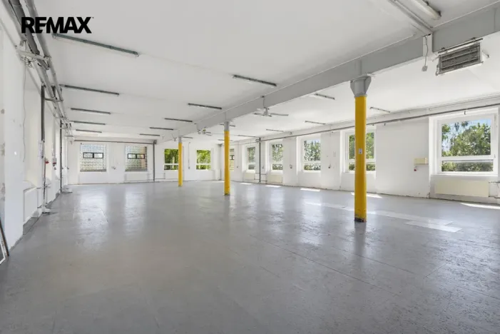 Prodej výrobních prostor, Aš, Mánesova, 2350 m2
