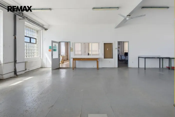 Prodej výrobních prostor, Aš, Mánesova, 2350 m2