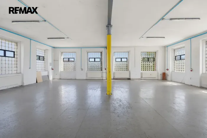 Prodej výrobních prostor, Aš, Mánesova, 2350 m2