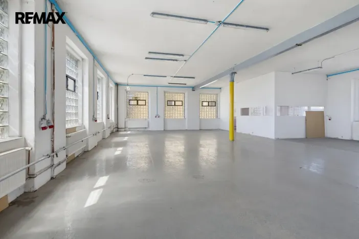 Prodej výrobních prostor, Aš, Mánesova, 2350 m2