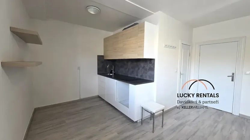 Pronájem bytu 2+kk, Průhonice, U Křížku, 44 m2