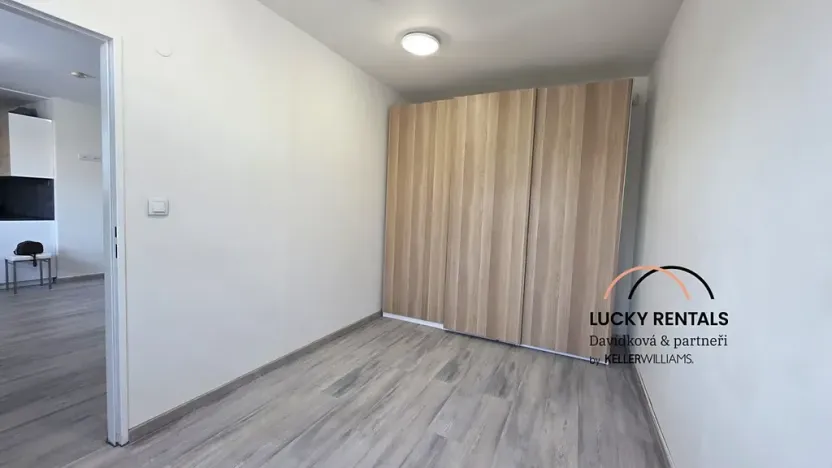 Pronájem bytu 2+kk, Průhonice, U Křížku, 44 m2
