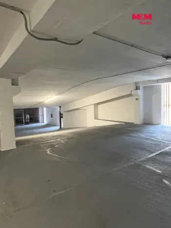 Pronájem garážového stání, Praha - Podolí, Pod Klaudiánkou, 15 m2