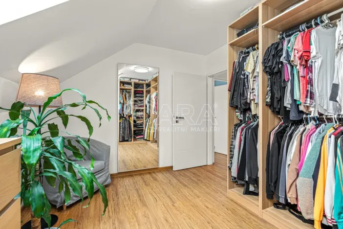 Prodej rodinného domu, Kamenice - Ládví, Lužní, 131 m2