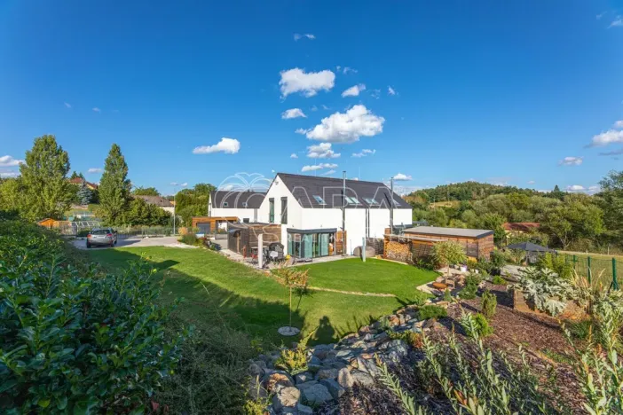 Prodej rodinného domu, Kamenice - Ládví, Lužní, 131 m2