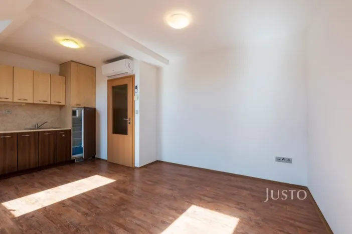 Pronájem bytu 2+kk, Staré Město, Hradišťská, 37 m2
