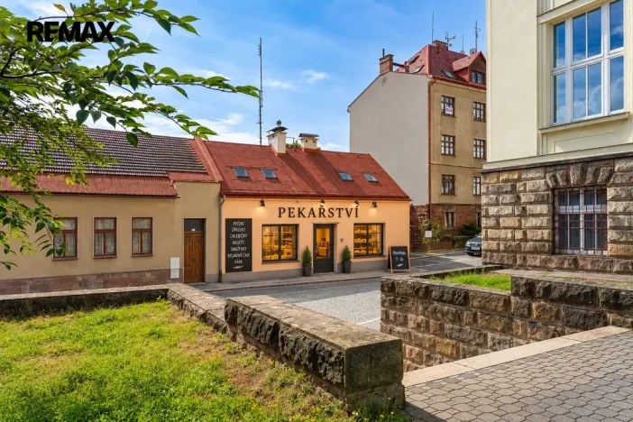 Prodej obchodního prostoru, Lomnice nad Popelkou, Komenského, 234 m2