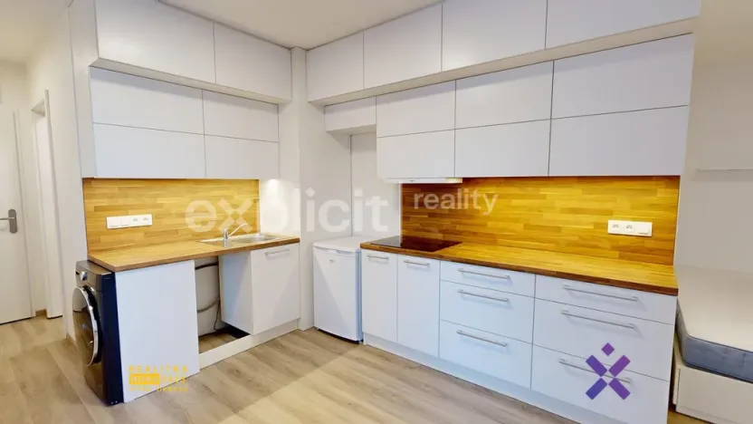 Pronájem bytu 1+kk, Zlín, Lorencova, 32 m2