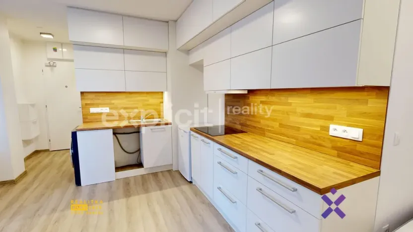 Pronájem bytu 1+kk, Zlín, Lorencova, 32 m2