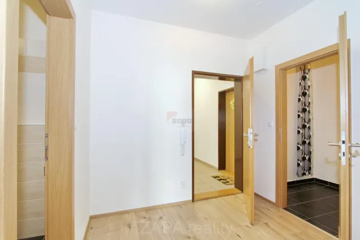 Pronájem bytu 2+kk, Praha - Čakovice, Bermanova, 48 m2