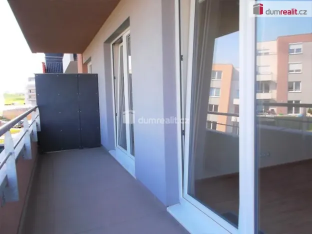 Pronájem bytu 2+kk, Praha, Hlučkova, 63 m2