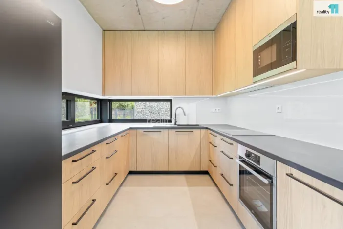 Pronájem rodinného domu, Praha - Benice, 202 m2
