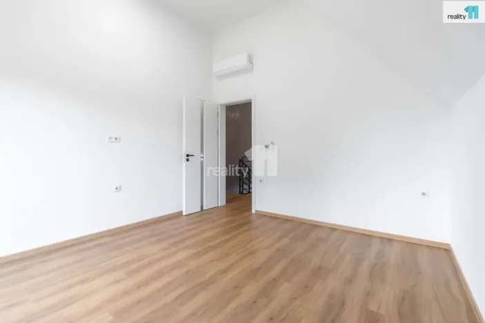 Pronájem rodinného domu, Praha - Benice, 202 m2