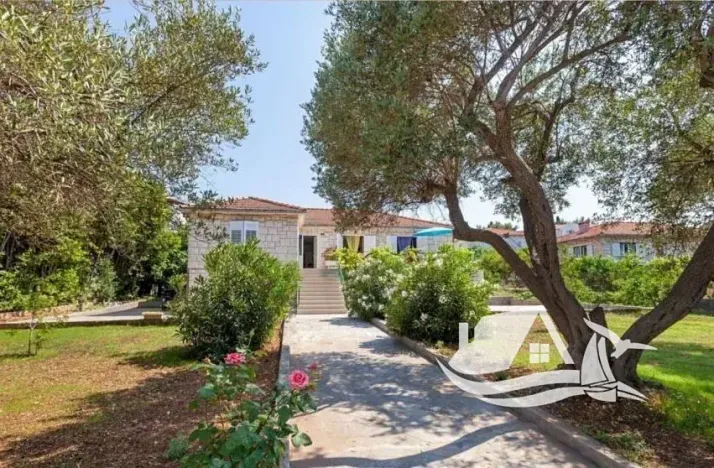 Prodej rodinného domu, Supetar, Chorvatsko, 300 m2