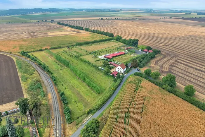 Prodej komerční nemovitosti, Pečky, 345 m2