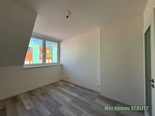 Pronájem bytu 1+1, Praha - Libeň, Vacínova