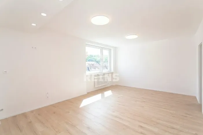 Prodej bytu 4+kk, Praha - Smíchov, U dvou srpů, 64 m2