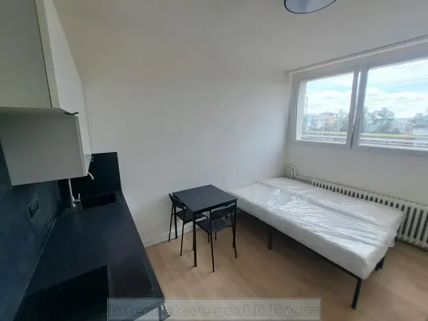 Pronájem bytu 1+kk, Praha - Radotín, 32 m2