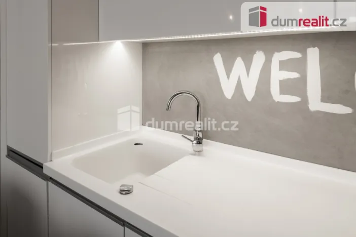 Pronájem bytu 2+kk, Praha - Prosek, Pískovcová, 50 m2