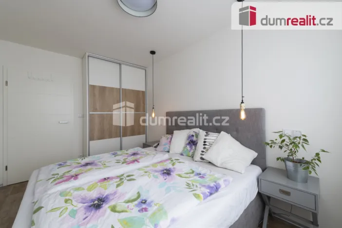 Pronájem bytu 2+kk, Praha - Prosek, Pískovcová, 50 m2