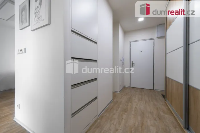 Pronájem bytu 2+kk, Praha - Prosek, Pískovcová, 50 m2