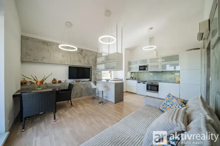Prodej bytu 2+kk, Praha, Pastevců, 54 m2