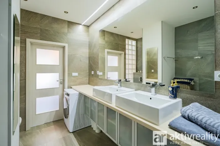 Prodej bytu 2+kk, Praha, Pastevců, 54 m2