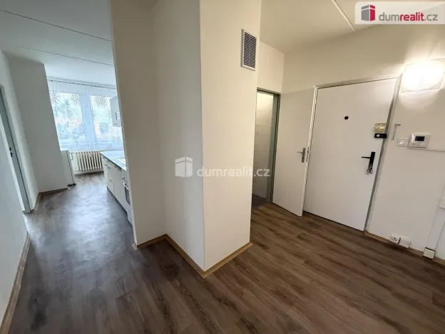 Pronájem bytu 2+1, Plzeň - Skvrňany, Macháčkova, 58 m2