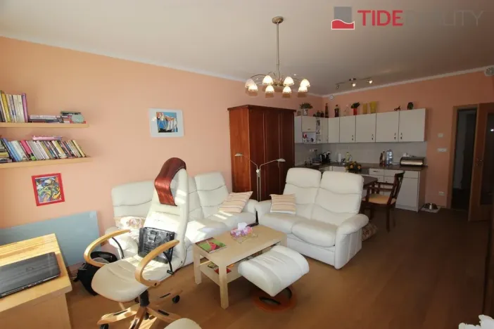 Pronájem bytu 2+kk, Praha - Uhříněves, V bytovkách, 60 m2
