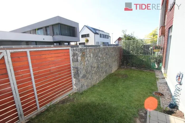 Pronájem bytu 2+kk, Praha - Uhříněves, V bytovkách, 60 m2