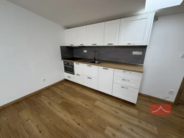 Pronájem bytu 2+kk, Humpolec, Dolní náměstí, 61 m2