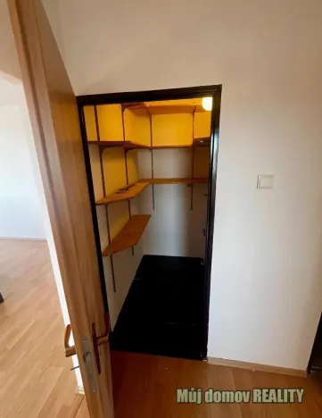 Pronájem bytu 3+1, Praha - Bubeneč, Jednořadá, 90 m2